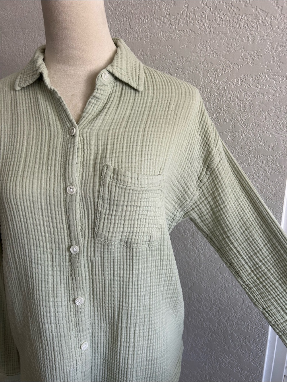 Lou & Grey Mint Gauze Textured Cotton Fabric Long Sleeve Button Up Blouse Top - Picture 2 of 6